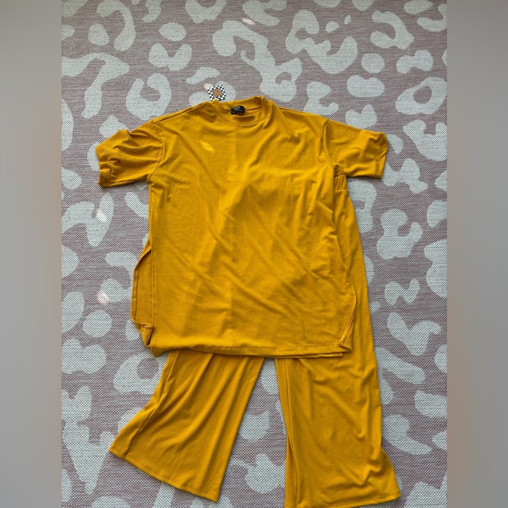 Dressed in lala set NWT size xsmall yellow